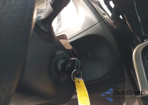 2018 Toyota Corolla Le z USA, uszkodzony, nr VIN 5YFBURHE8JP761318